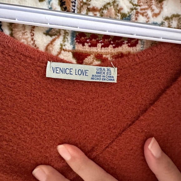 Venice Love Sweater size XL - Picture 3 of 3